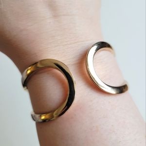 Bracelet Gold tone clamper bracelet minimalist curved lines